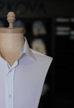 پیراهن قاپک افسری سفید مارکووا مدل P16 طرح دوم - تصویر 2